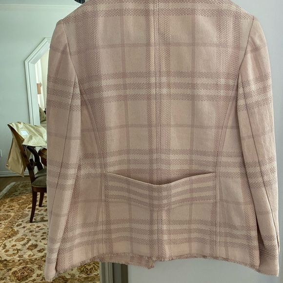 Burberry classic blazer with 3/4 inch sleeves - Picture 6 of 6